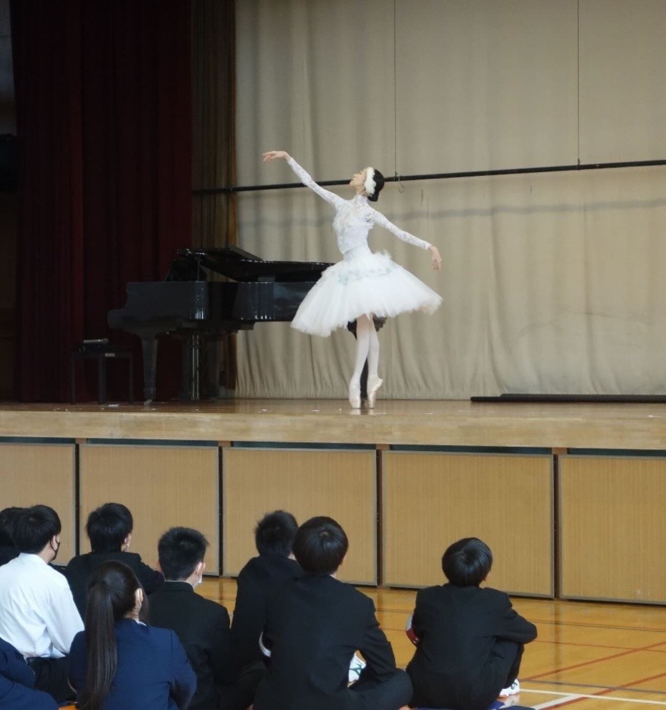 中学校での講演とワークショップ